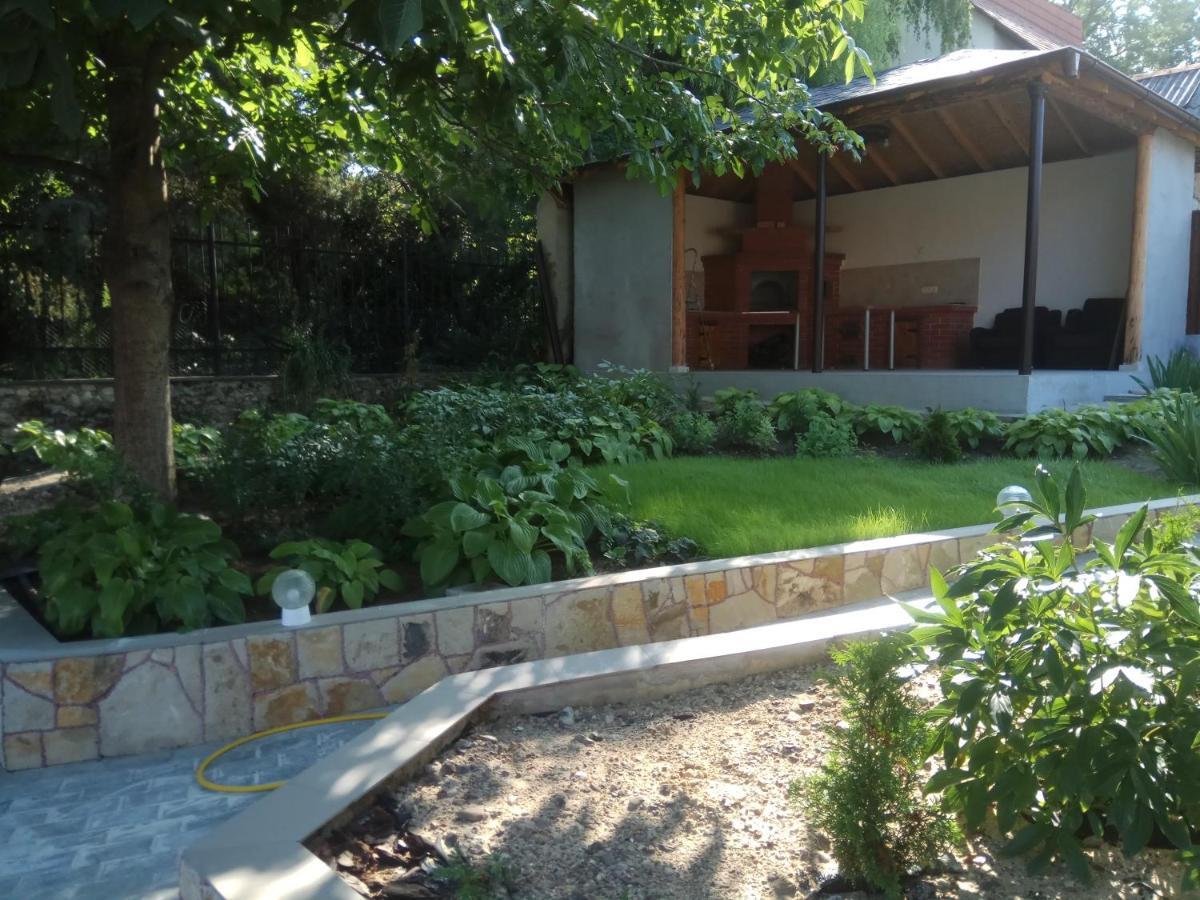Slovac House With A Garden And Fireplace Chisinau Exterior foto