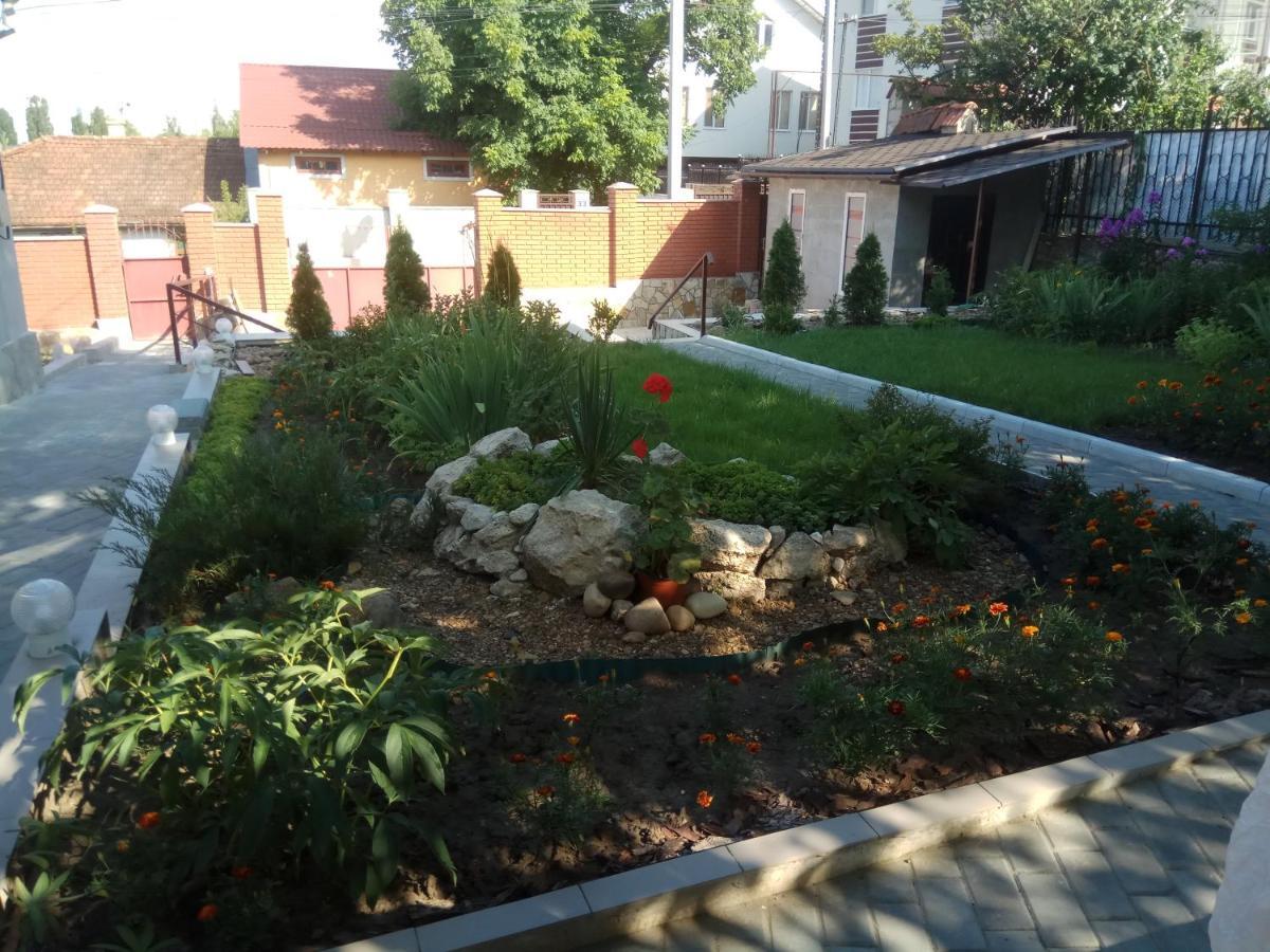 Slovac House With A Garden And Fireplace Chisinau Exterior foto