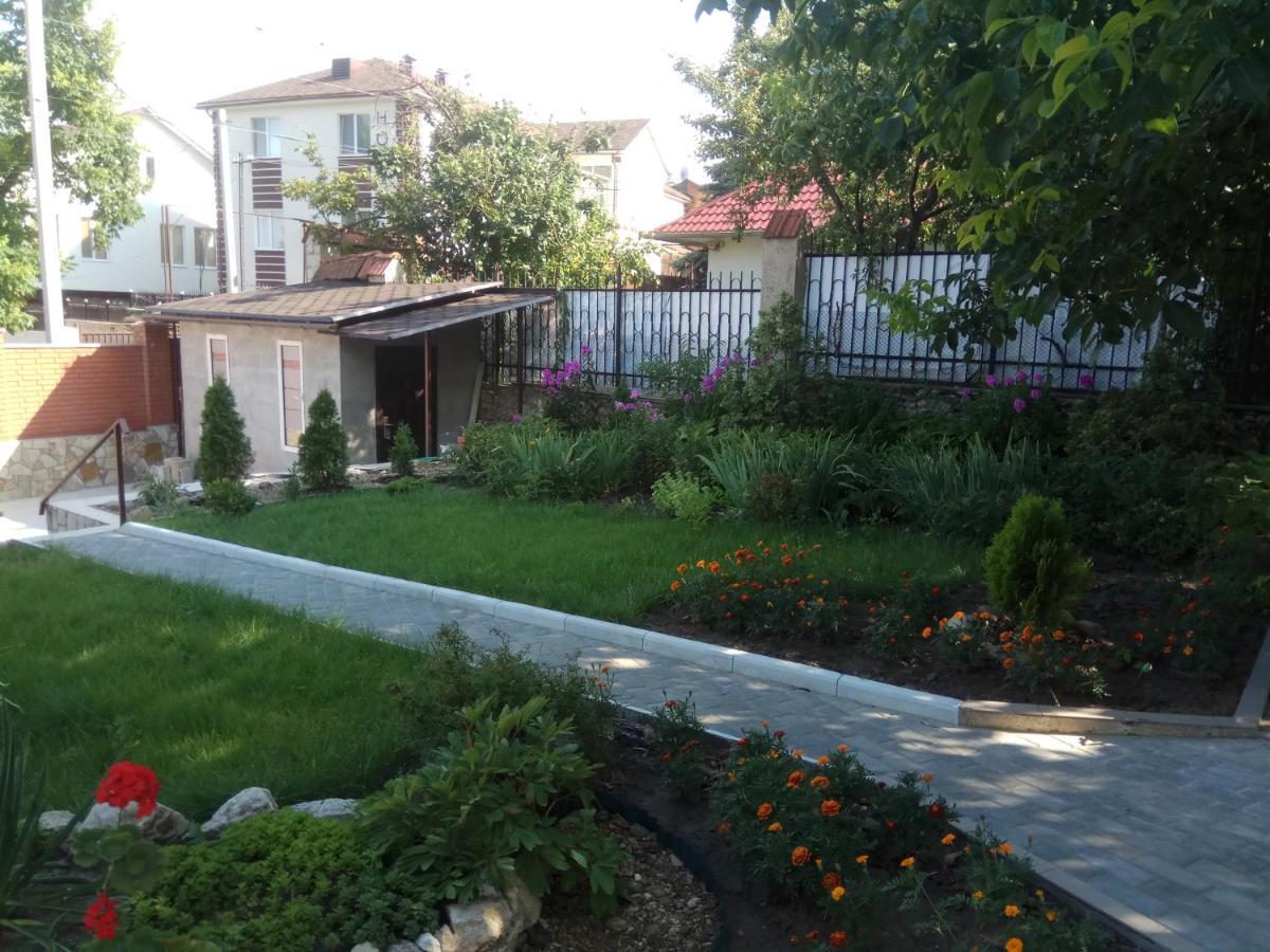 Slovac House With A Garden And Fireplace Chisinau Exterior foto