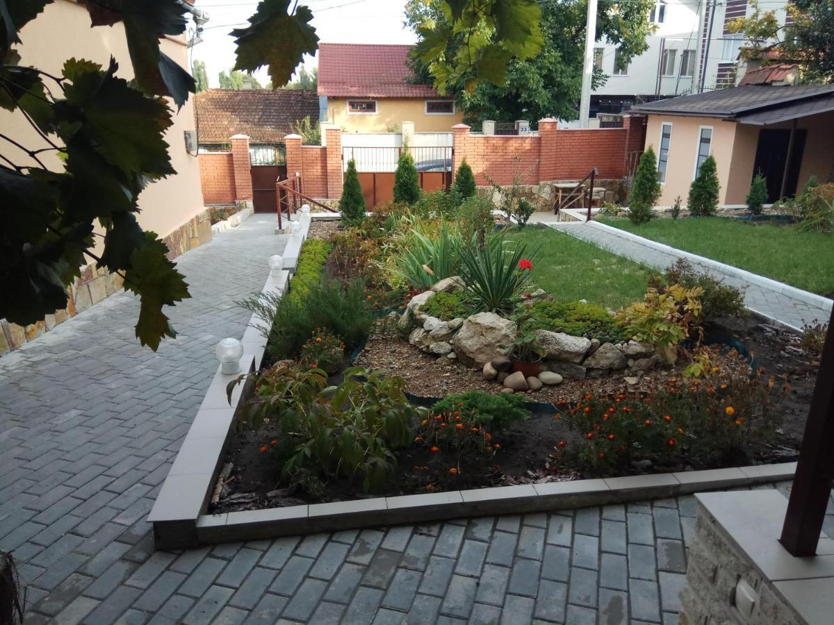 Slovac House With A Garden And Fireplace Chisinau Exterior foto