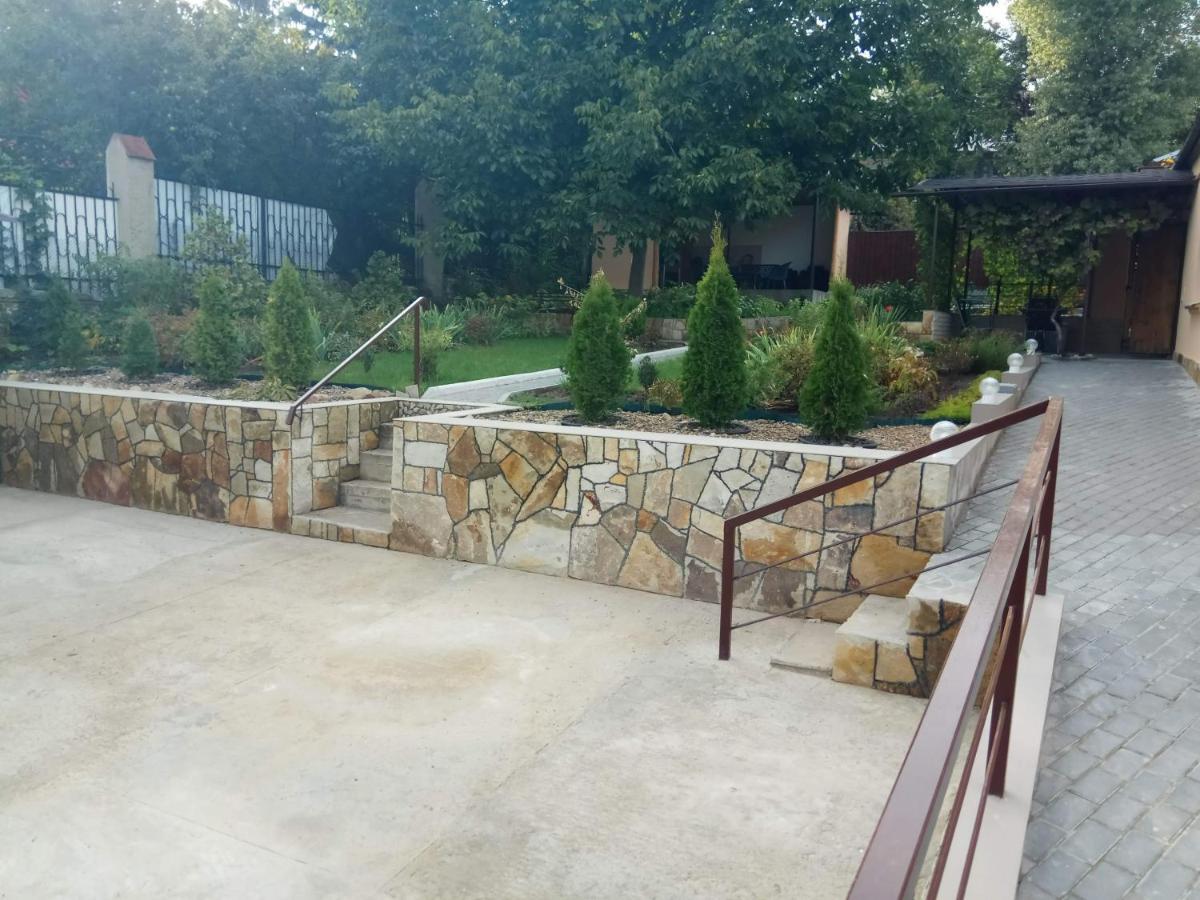 Slovac House With A Garden And Fireplace Chisinau Exterior foto
