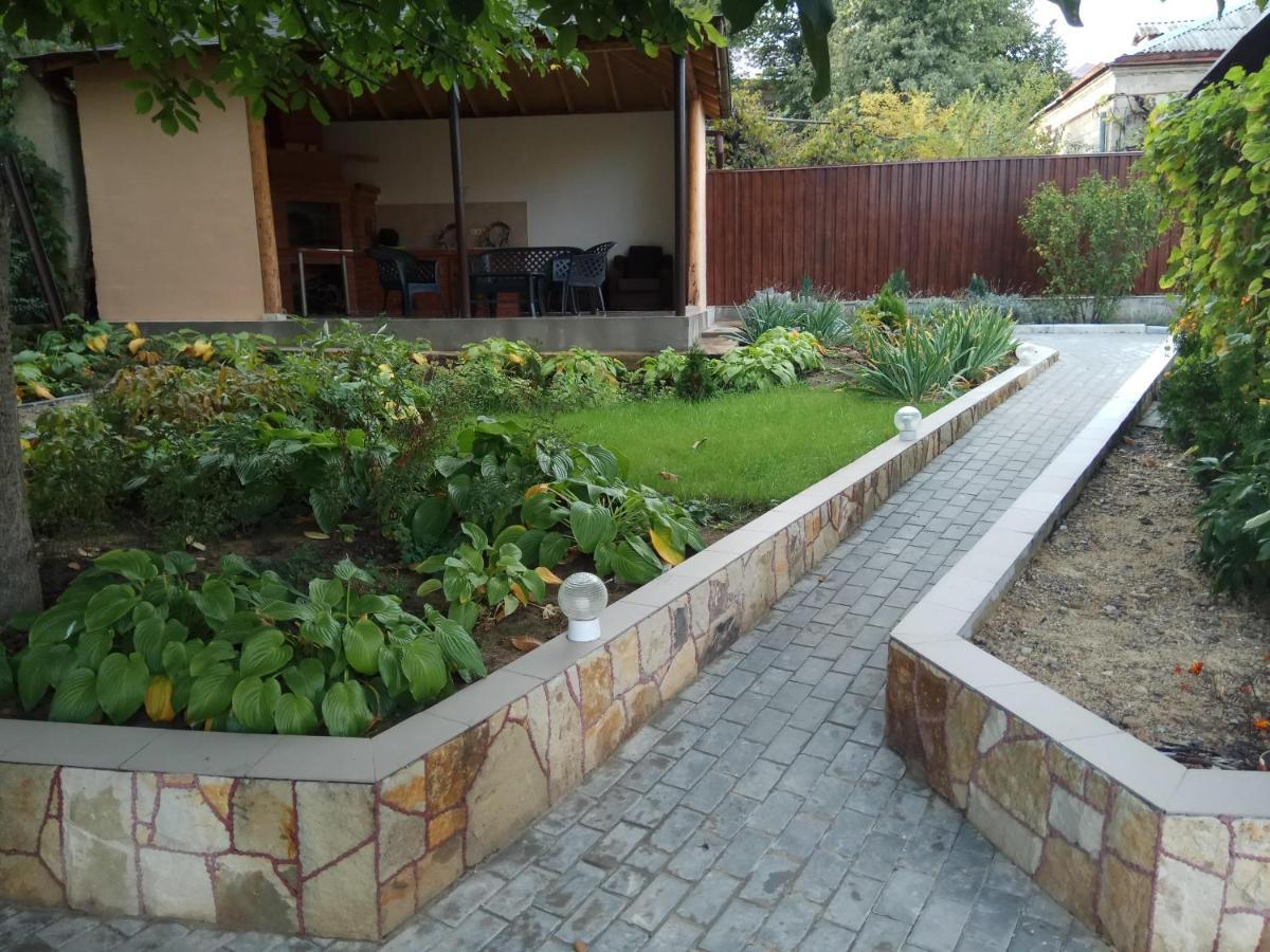 Slovac House With A Garden And Fireplace Chisinau Exterior foto
