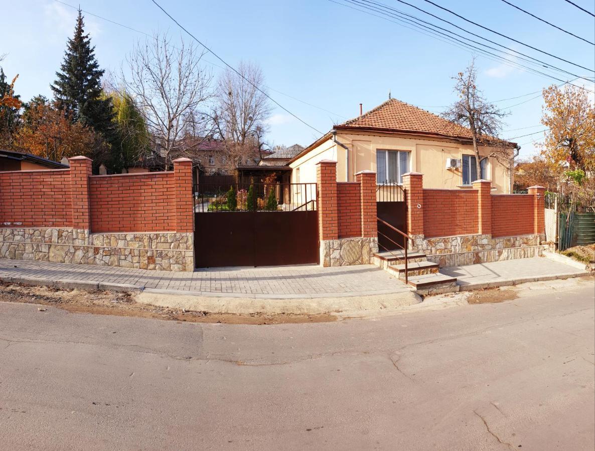 Slovac House With A Garden And Fireplace Chisinau Exterior foto
